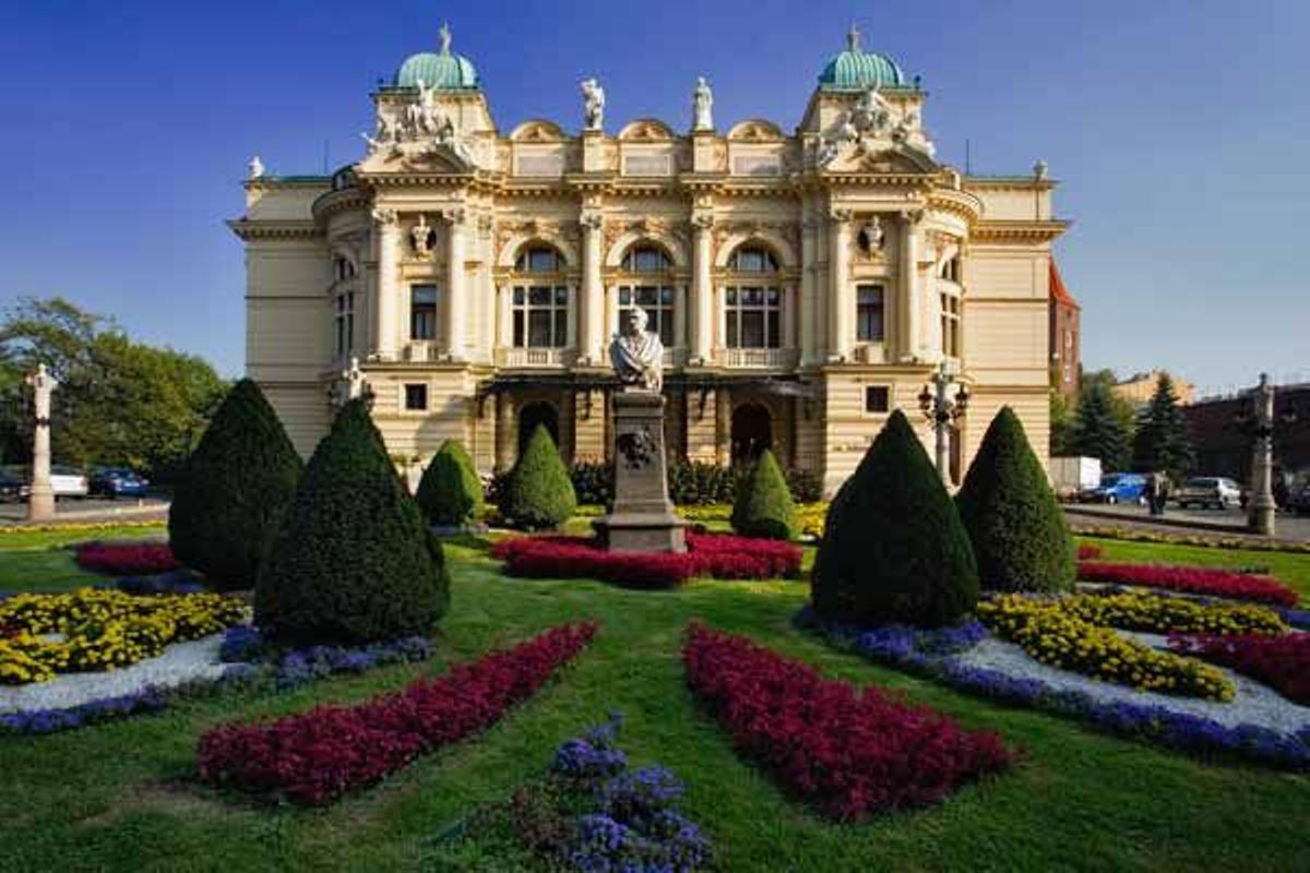 El Teatro Slowacki de Cracovia fue diseñado por Jan Zawiejski e inaugurado en 1893