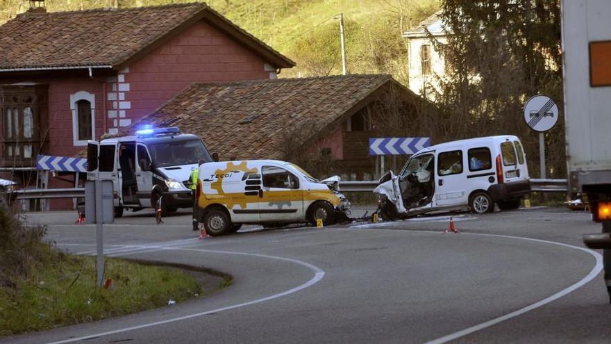 Muere una mujer en un accidente de tráfico en Bustiello
