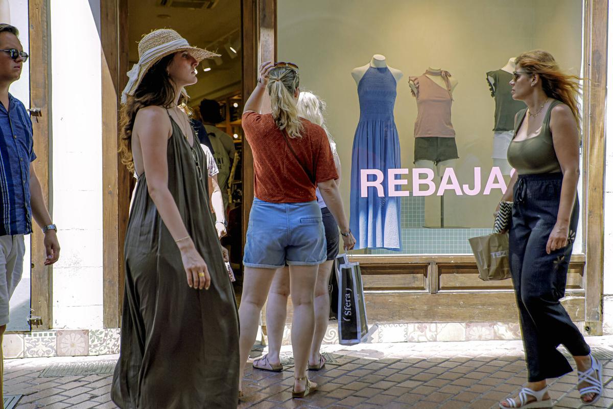 Inicio de las rebajas en Palma
