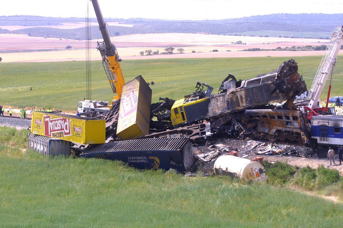 Las imágenes del trágico accidente ferroviario de Chinchilla que salpicó de lleno a la Región de Murcia