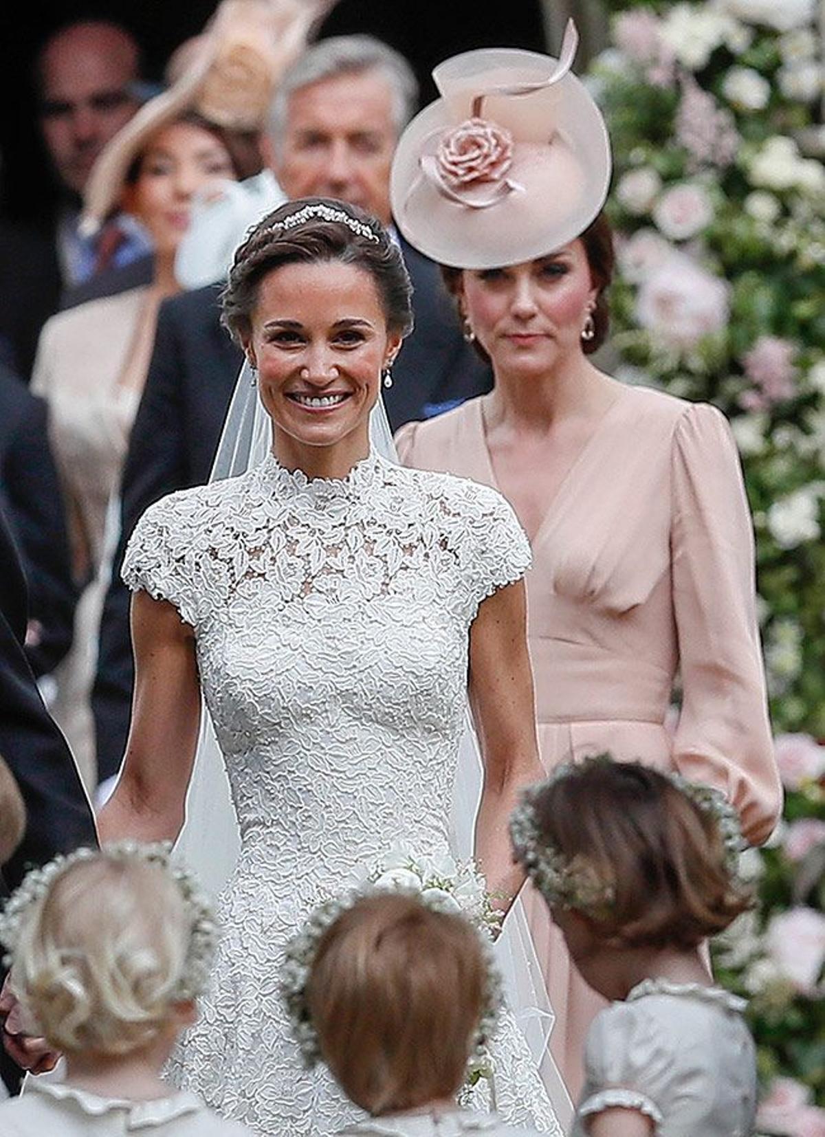 Boda de Pippa Middleton: Pippa vestida de novia y su hermana Kate