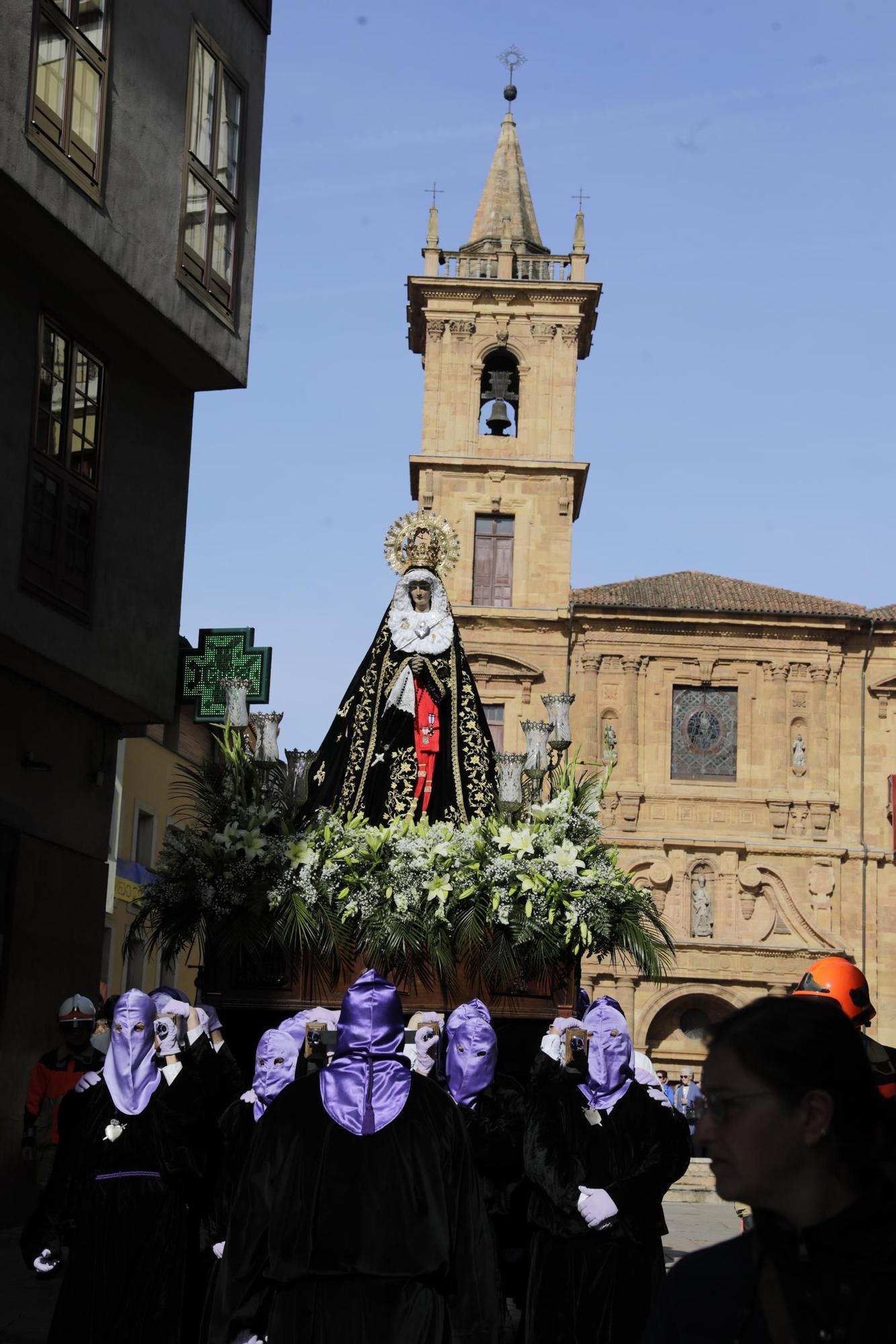 La Dolorosa atraviesa el Oviedo Antiguo: así fue la procesión de la Soledad