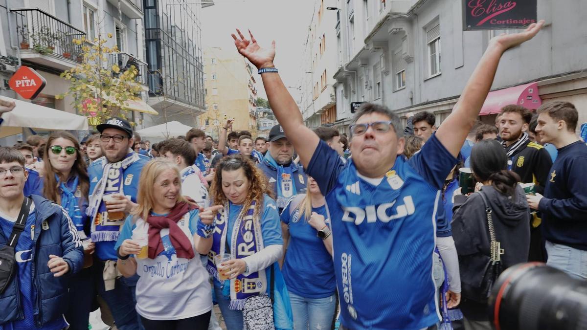 Aficionados del Real Oviedo en Santander.