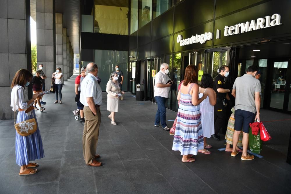 Colas en los colegios electorales de A Coruña