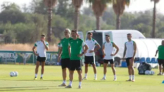 El primer día del nuevo Córdoba CF: fútbol, ilusión y reencuentros en la vuelta al trabajo