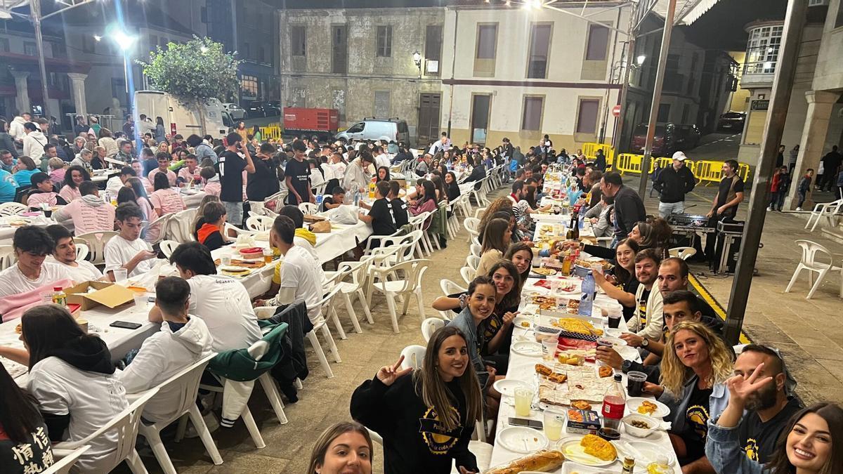 Asistentes a la cena de peñas en 2022.