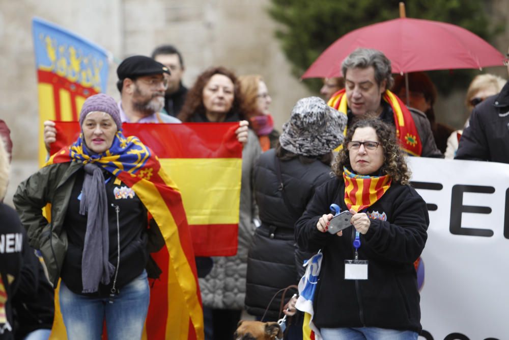 Concentración de entidades derechistas en València