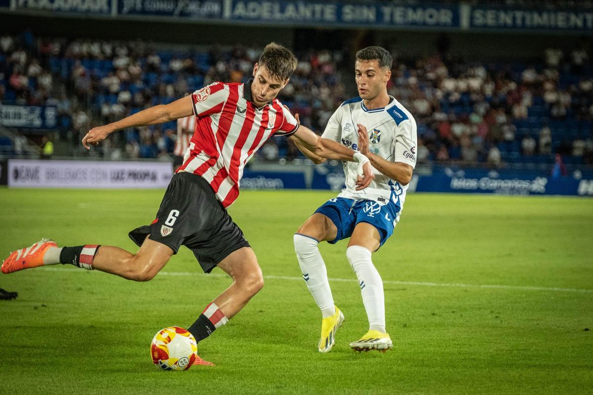 FOTOS | Partido de Primera RFEF CD Tenerife-Bilbao Athletic