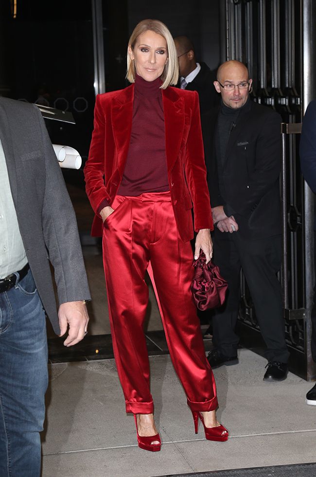 Celine Dion con traje rojo de Tom Ford