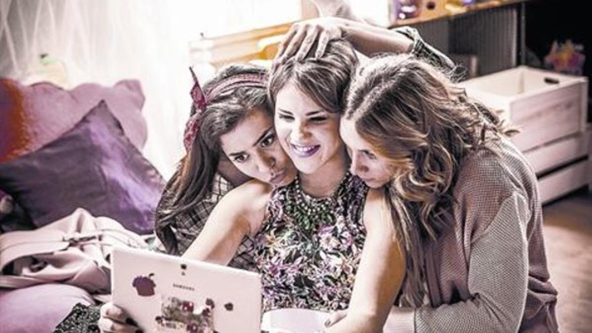 De izquierda a derecha: Bárbara Sínger, Lucía Gil y Natalia Rodríguez, en una imagen de 'Yo quisiera'.