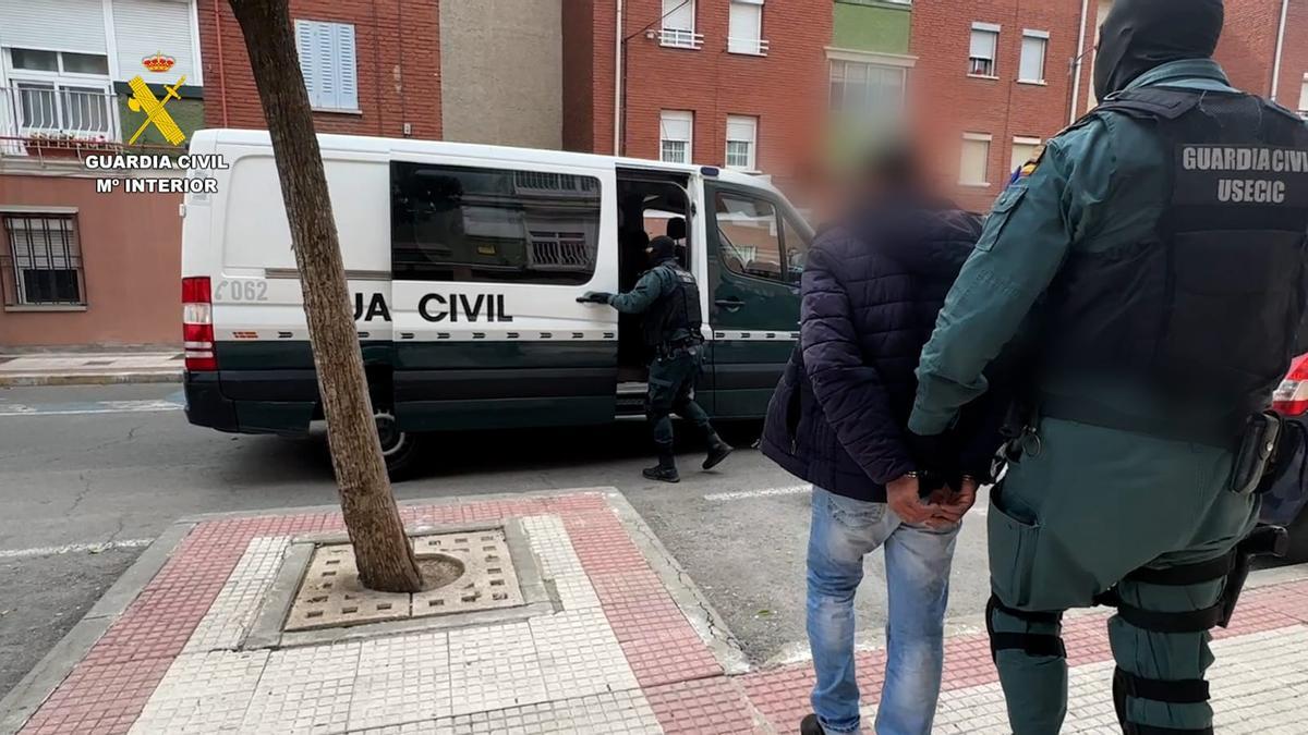 Detención del responsable de la distribución.