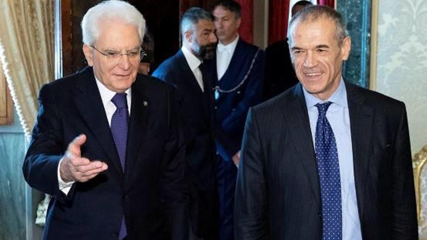 Cottarelli, a la dreta de la foto, es va reunir amb el president Mattarella