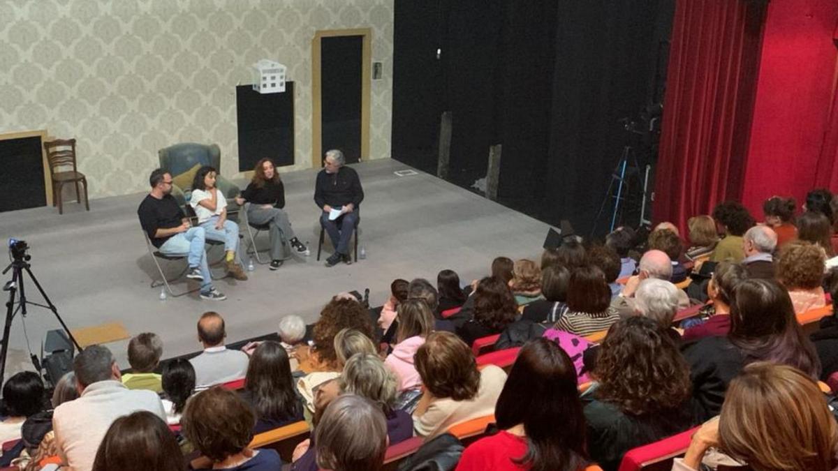 Una sesión de Escuela de Espectadores en el Teatro Echegaray.