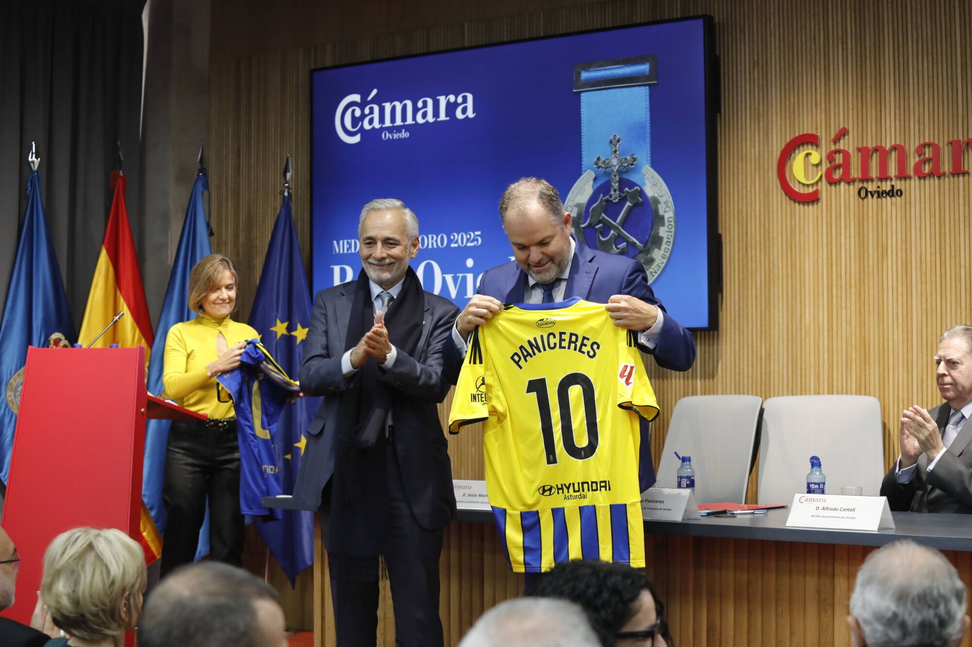 Así fue entrega de la Medalla de Oro de la Cámara de Comercio de Oviedo al Real Oviedo