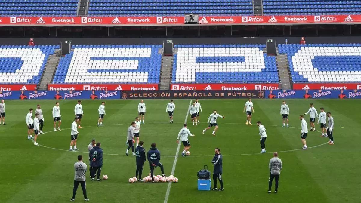 Entrenamiento de La Roja en Riazor en 2022