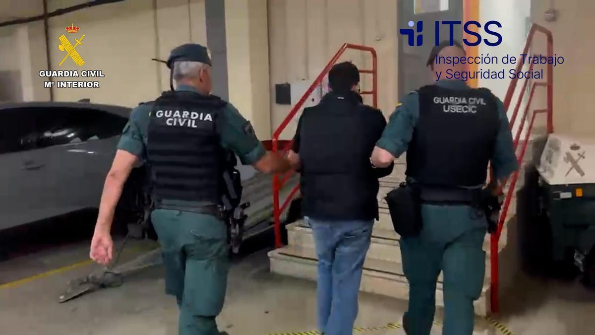 La Guardia Civil, con uno de los detenidos