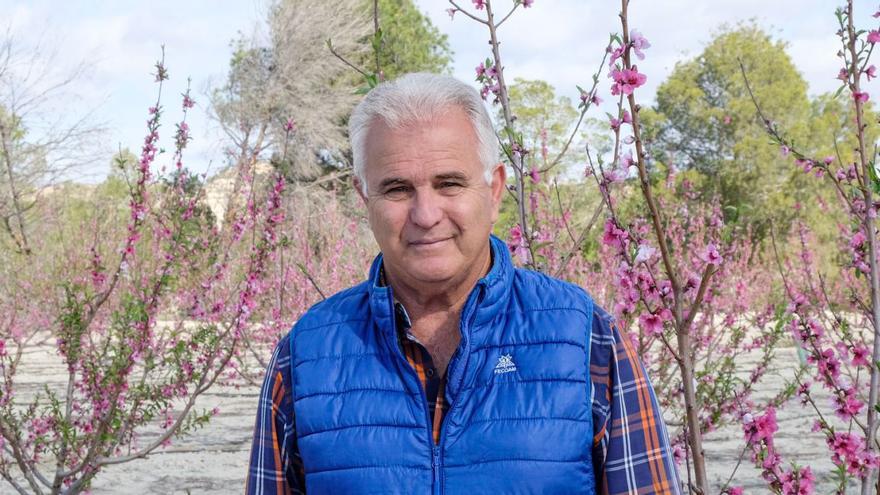 Pascual Hortelano, en una finca en la zona de Cieza.  | RUBÉN ARAGÓN