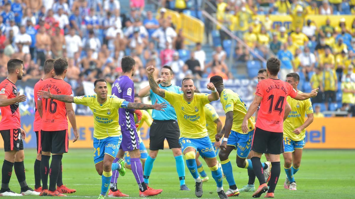 Jonathan Viera, celebrando su gol.