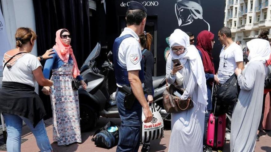 Varios detenidos en un acto en defensa del burkini en Cannes