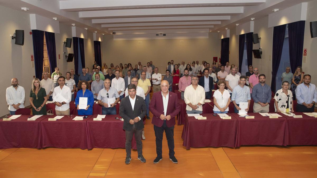 Un momento de la firma de convenios de la Diputación con ayuntamientos del Plan Córdoba 15.