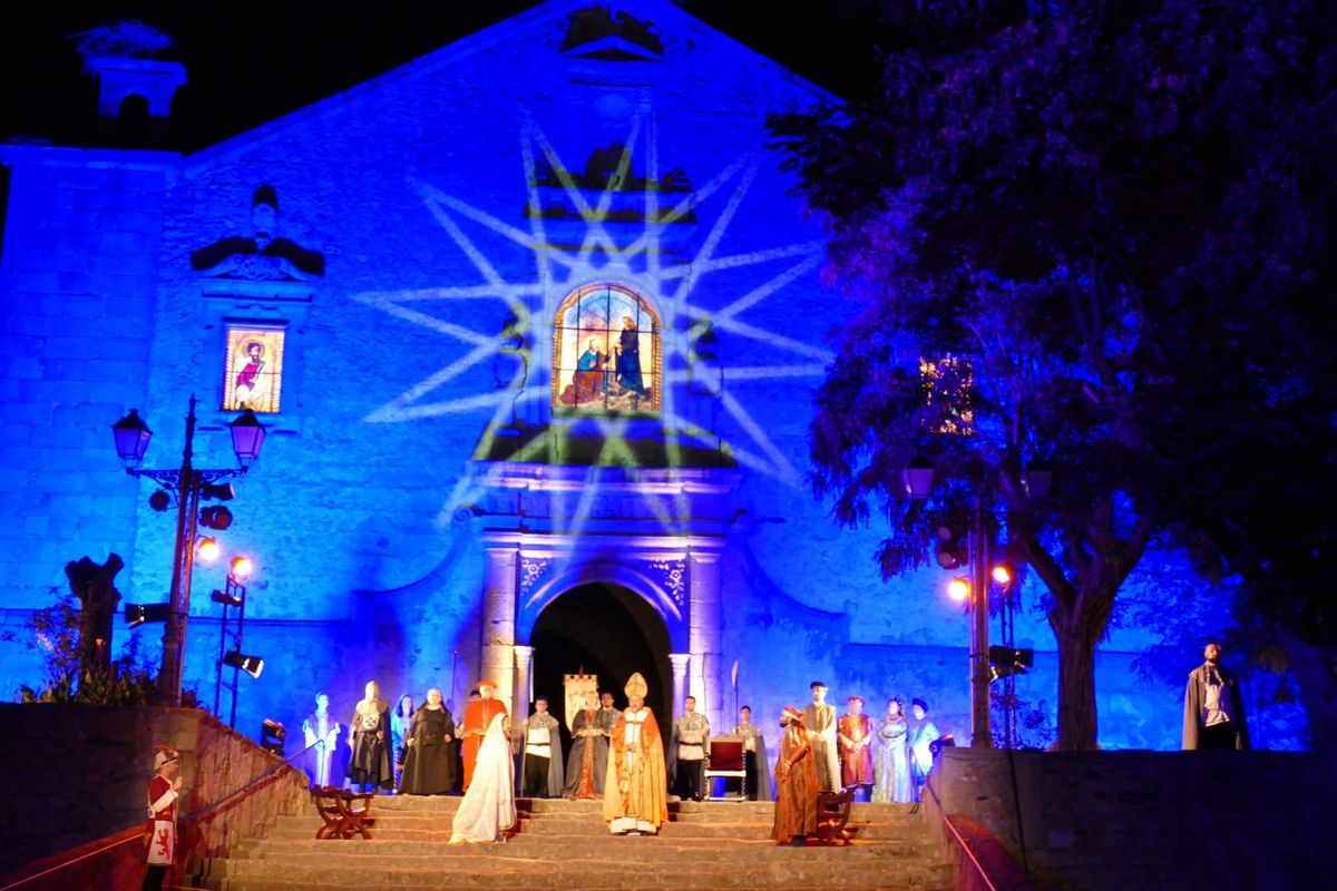 Escenificación de la Boda Regia en la explanada de Rocamador.