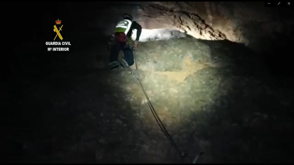 Rescatado un escalador que quedó colgado de su arnés a 15 metros de altura