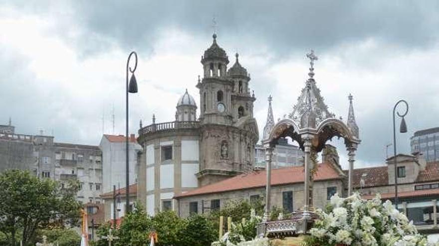 Pontevedra revive la tradición del Corpus con una procesión en la que solo participan seis imágenes