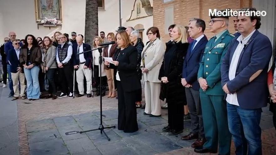 Vídeo: Benicàssim realiza un minuto de silencio por el asesinato de Ana Sorribas