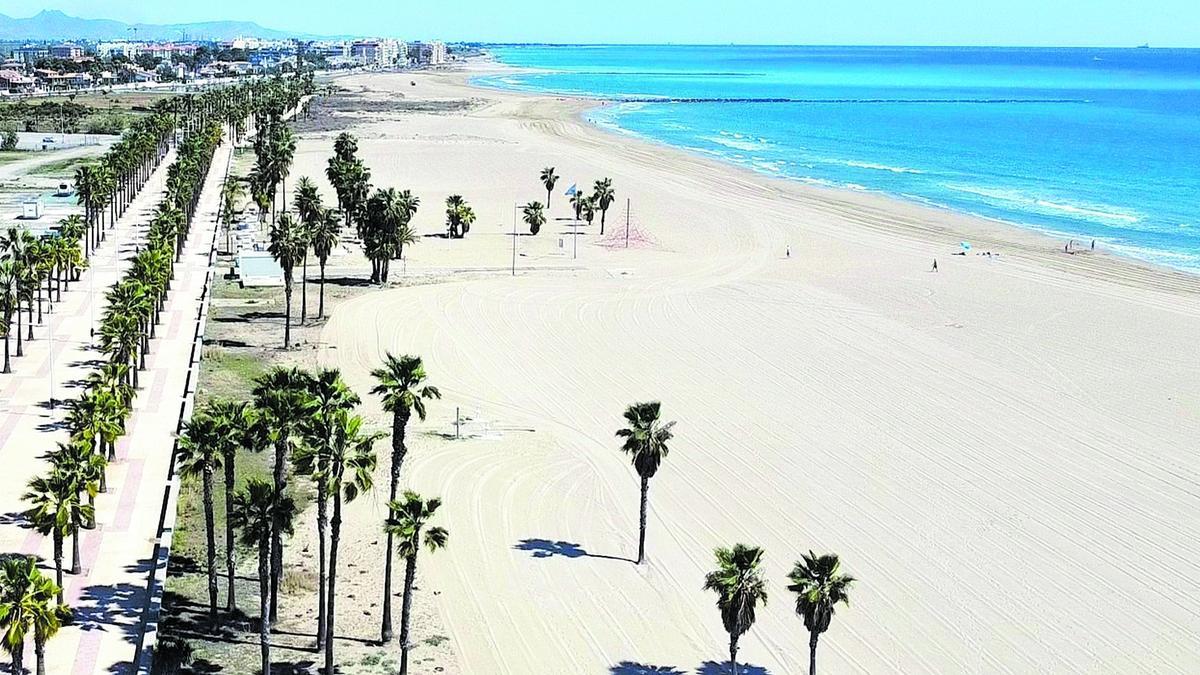 La capital de la Plana Baixa ha obtenido el prestigioso galardón gracias al servicio constante de todas las áreas implicadas en el consistorio para el buen mantenimiento de los arenales durante todo el año.