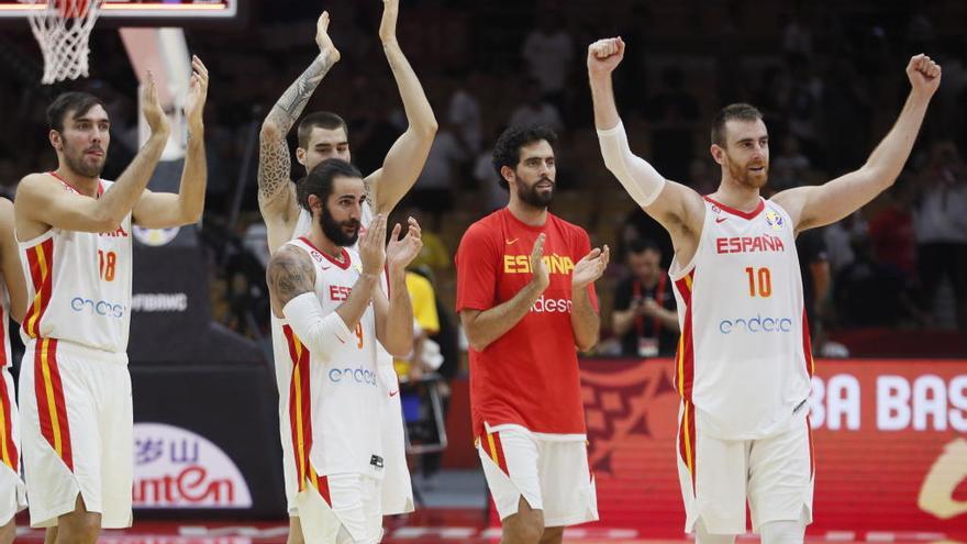 Varios jugadores de la selección española, celebrando el triunfo ante Serbia.