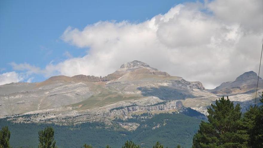 Muere un montañero vasco en el pico Collarada tras resbalar en un nevero