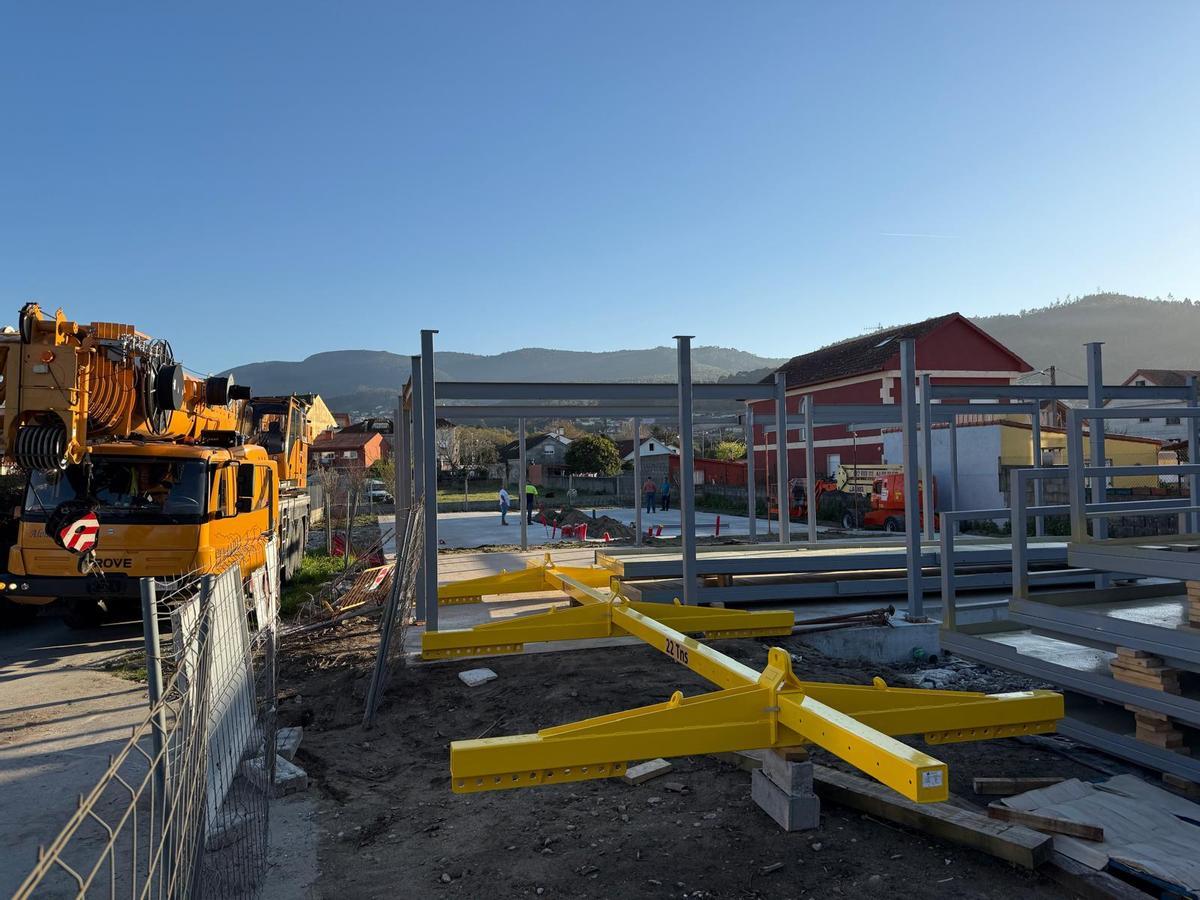 La parcela en la Rúa Pouquena de Sabarís donde se instalarán los apartamentos modulares a partir de mañana martes.