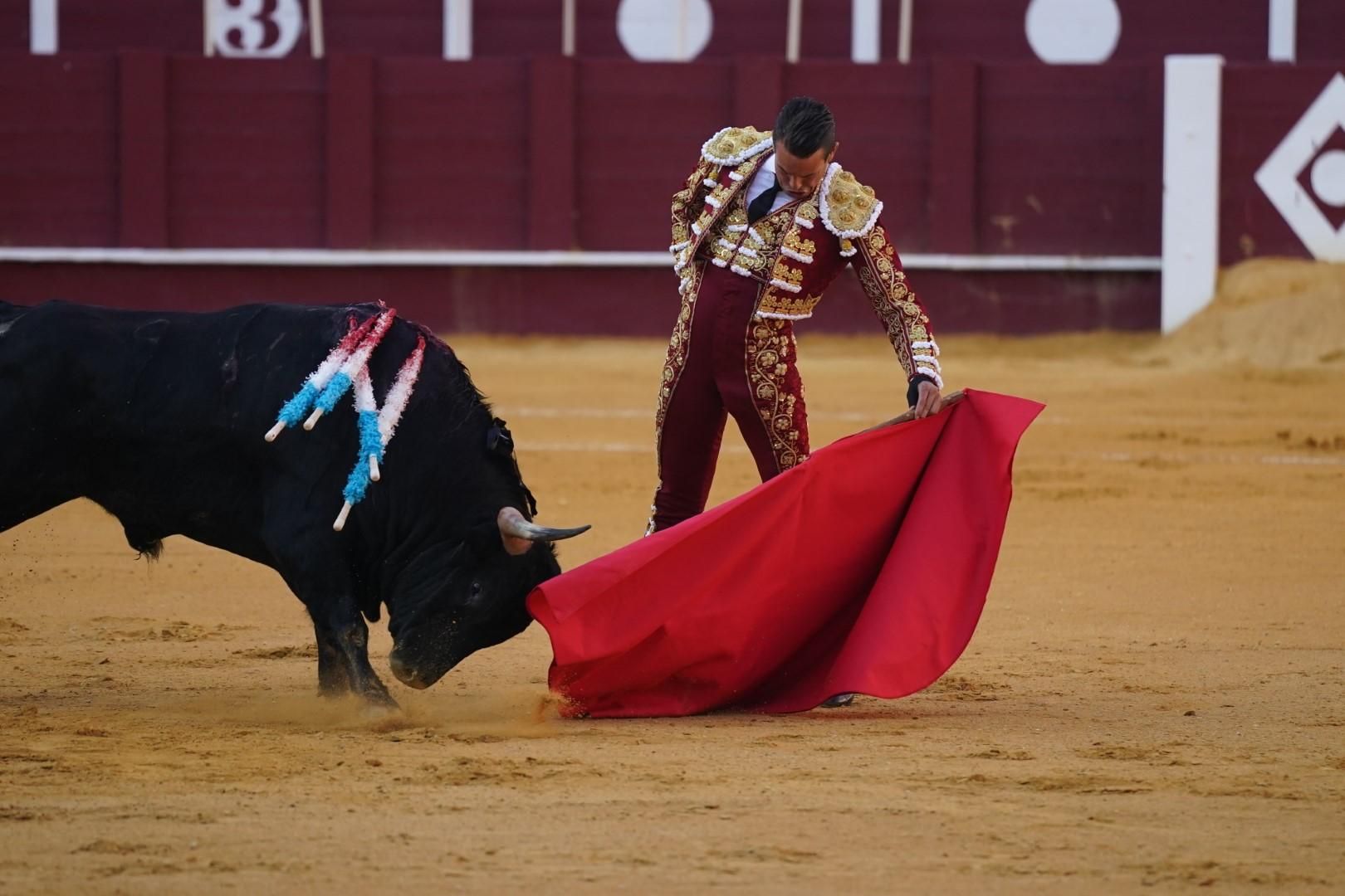 Toros en la Feria I Sexta corrida de abono y puerta grande de Roca Rey