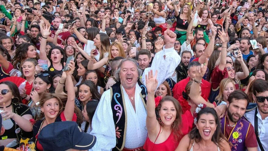 Vicente Fort, la voz zíngara que lleva 37 años cantando el himno del Idella en Elda