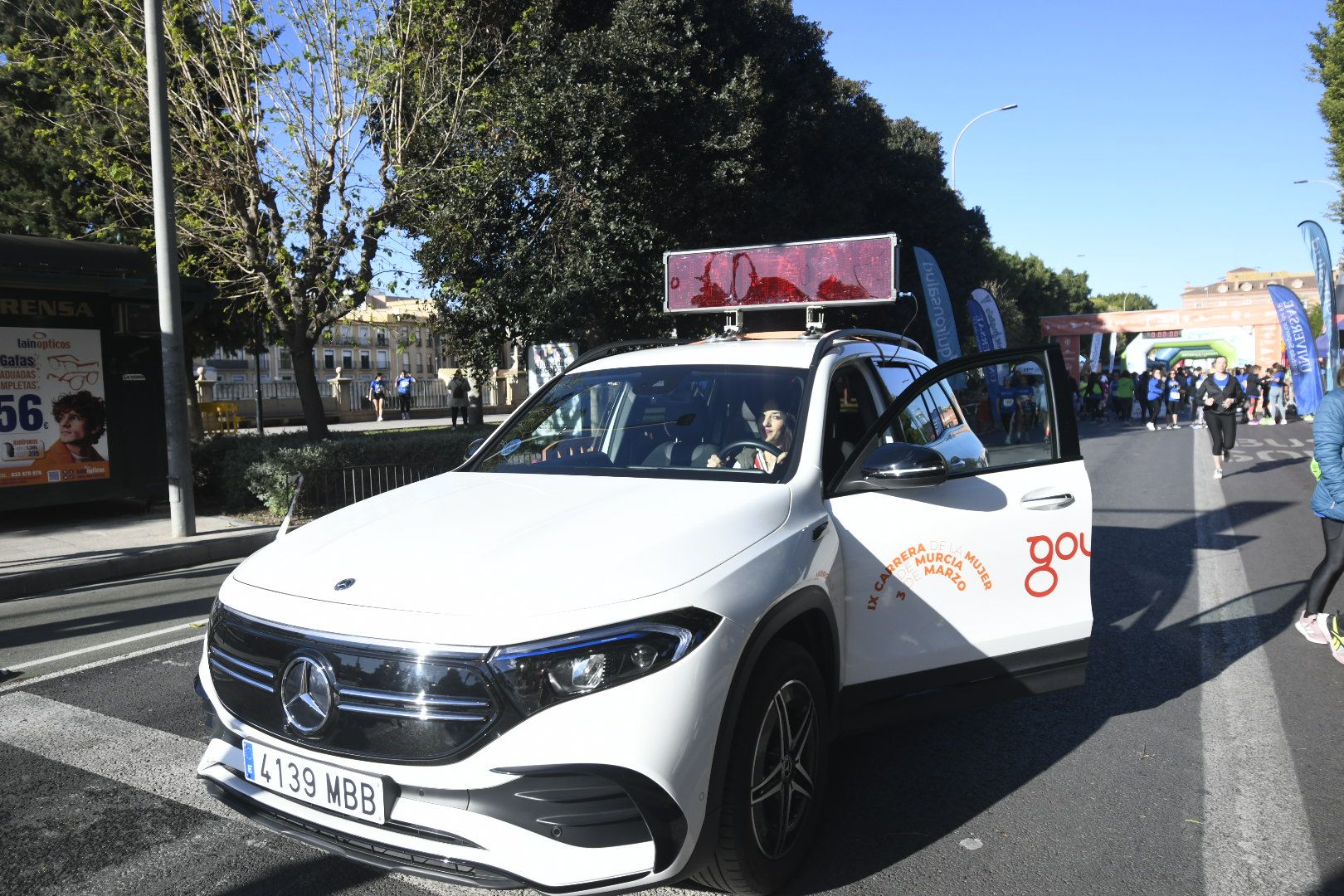 Imágenes de ambiente de la Carrera de la Mujer de Murcia