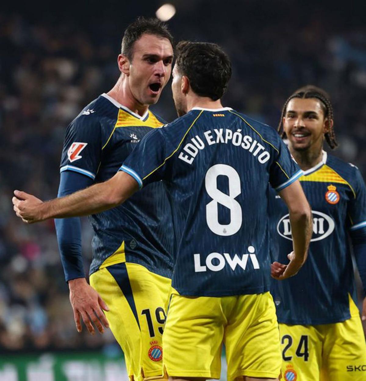 Un cop de cap de Kike García impulsa l’Espanyol a Vigo