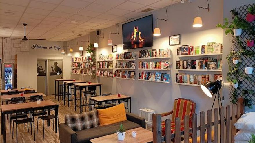 ¿Has desayunado alguna vez rodeado de mariposas? Este café literario en Las Palmas de Gran Canaria te sorprenderá