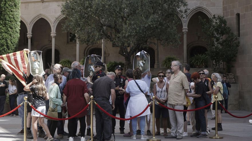Els manifestants contra Felip VI a Montserrat: «La clau era ser a prop per ser gravats si ens treien d’allà»