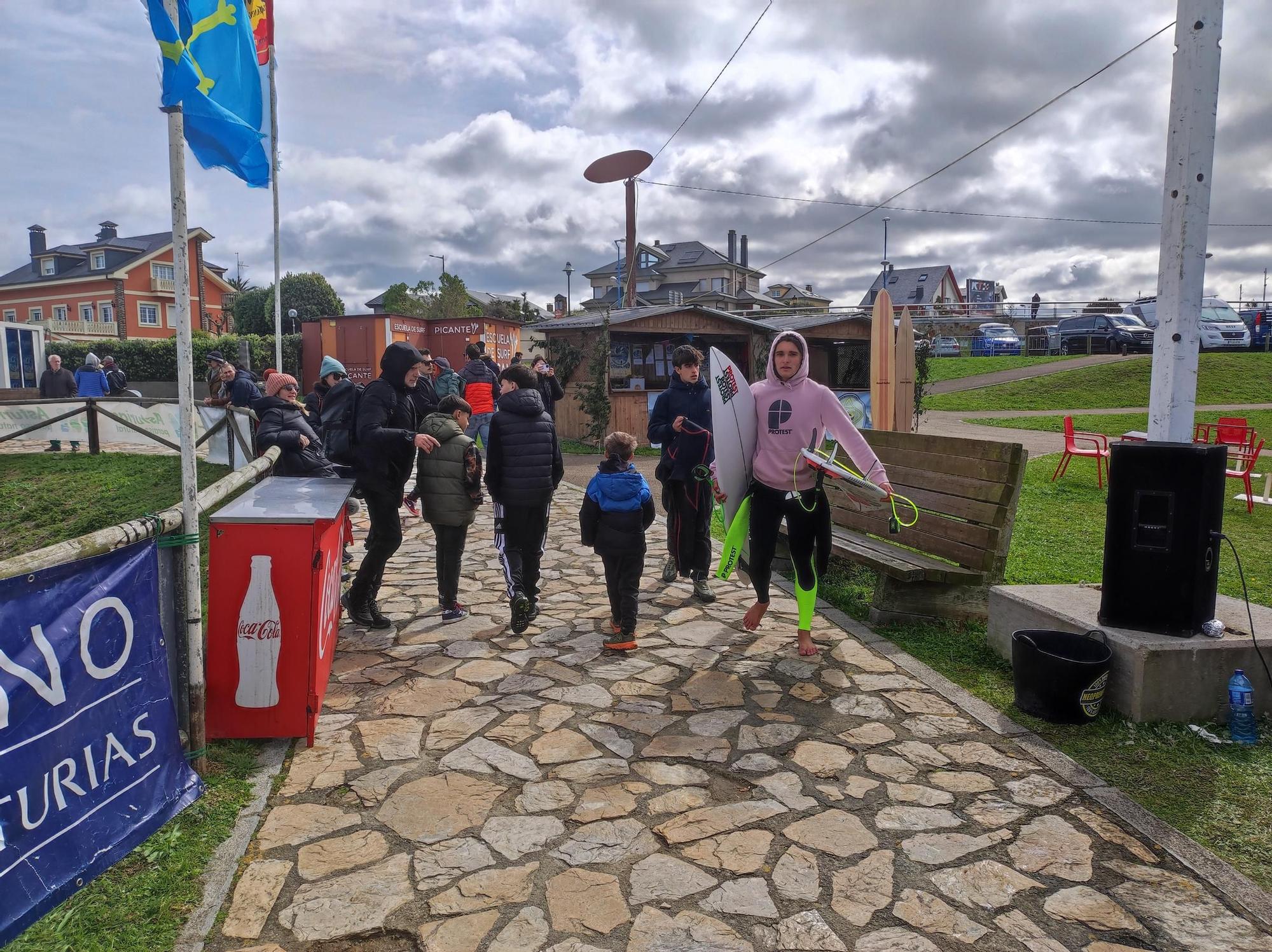 En imágenes: Tapia disfruta de su campeonato de surf