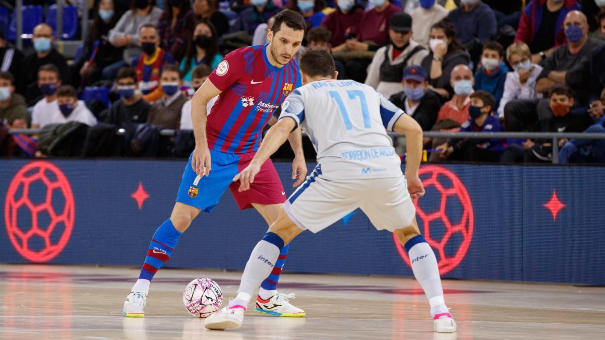 Dyego encara una y otra vez a sus marcadores