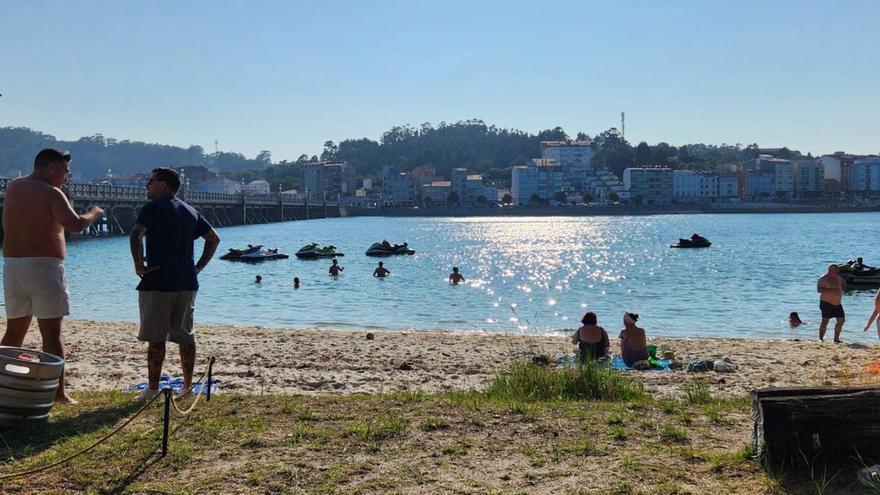 El peligro de las motos náuticas que proliferan en las playas de O Grove