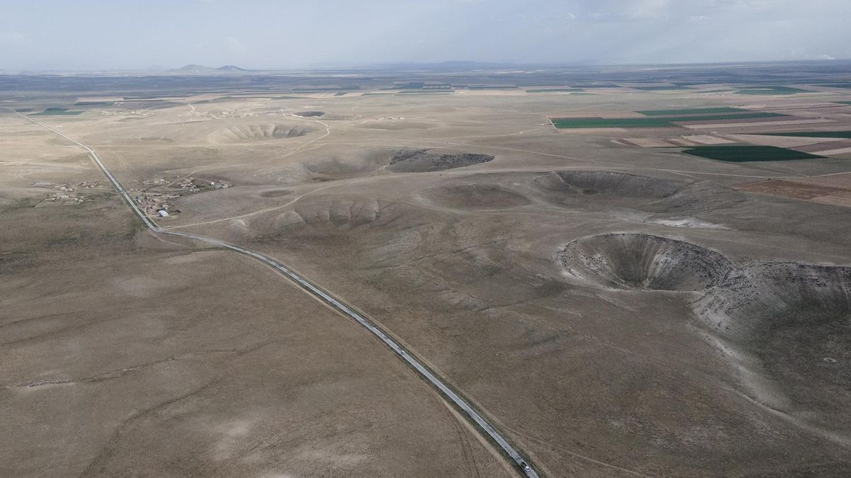 Tierra agrietada y un futuro perdido: cómo una provincia turca se hunde bajo sus pies