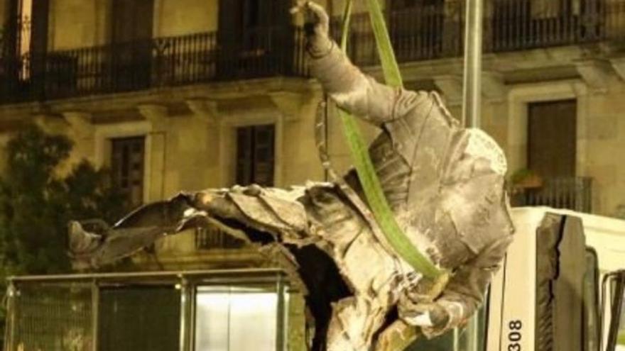 #Samataopaco, la catarsis tuitera con el Franco decapitado de Barcelona
