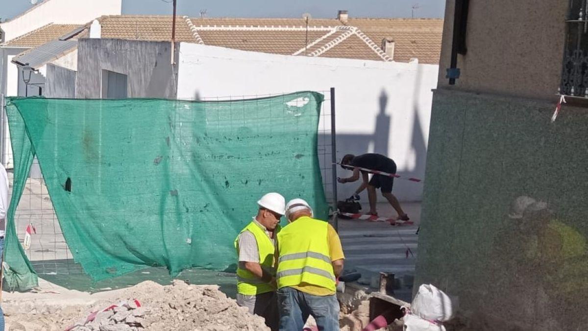 Trabajadores en las obras del PFEA en Rute.