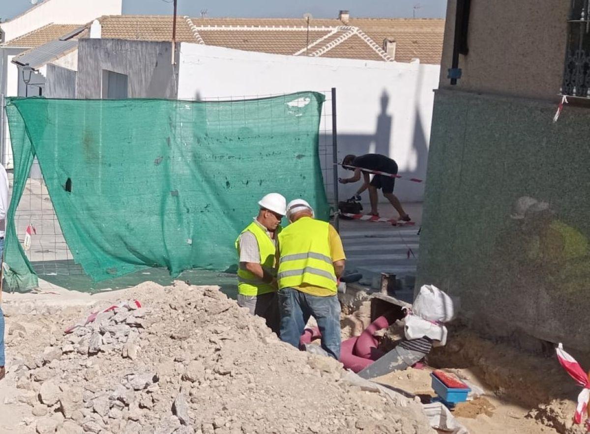 Trabajadores en las obras del PFEA en Rute.