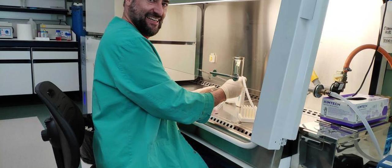 juan garcía arriaza, en su laboratorio del centro nacional de biotecnología.