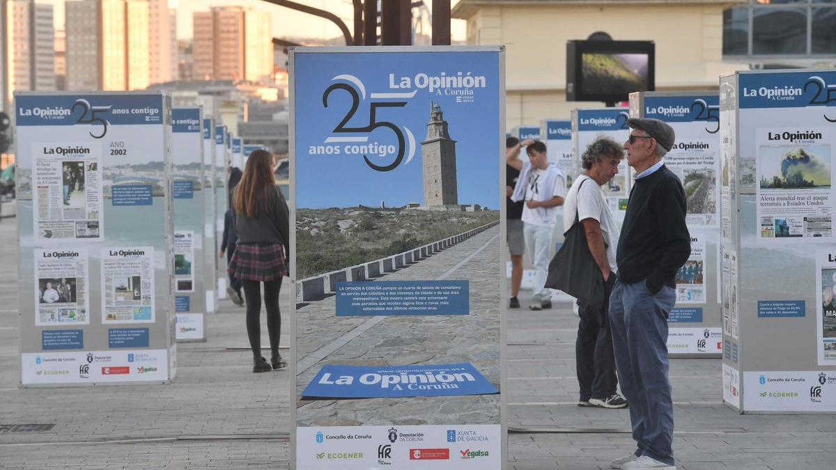 Portadas de los 25 años de LA OPINIÓN decoran la Marina
