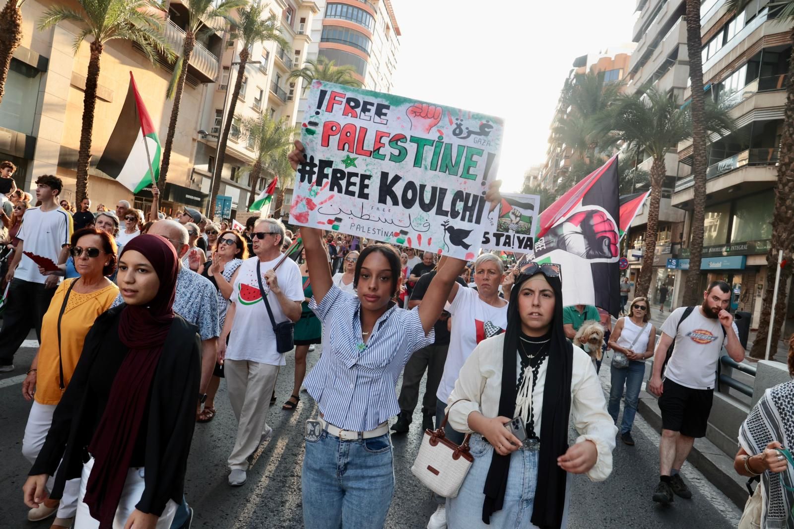 Más de 80 colectivos de Alicante se manifiestan a favor de Palestina