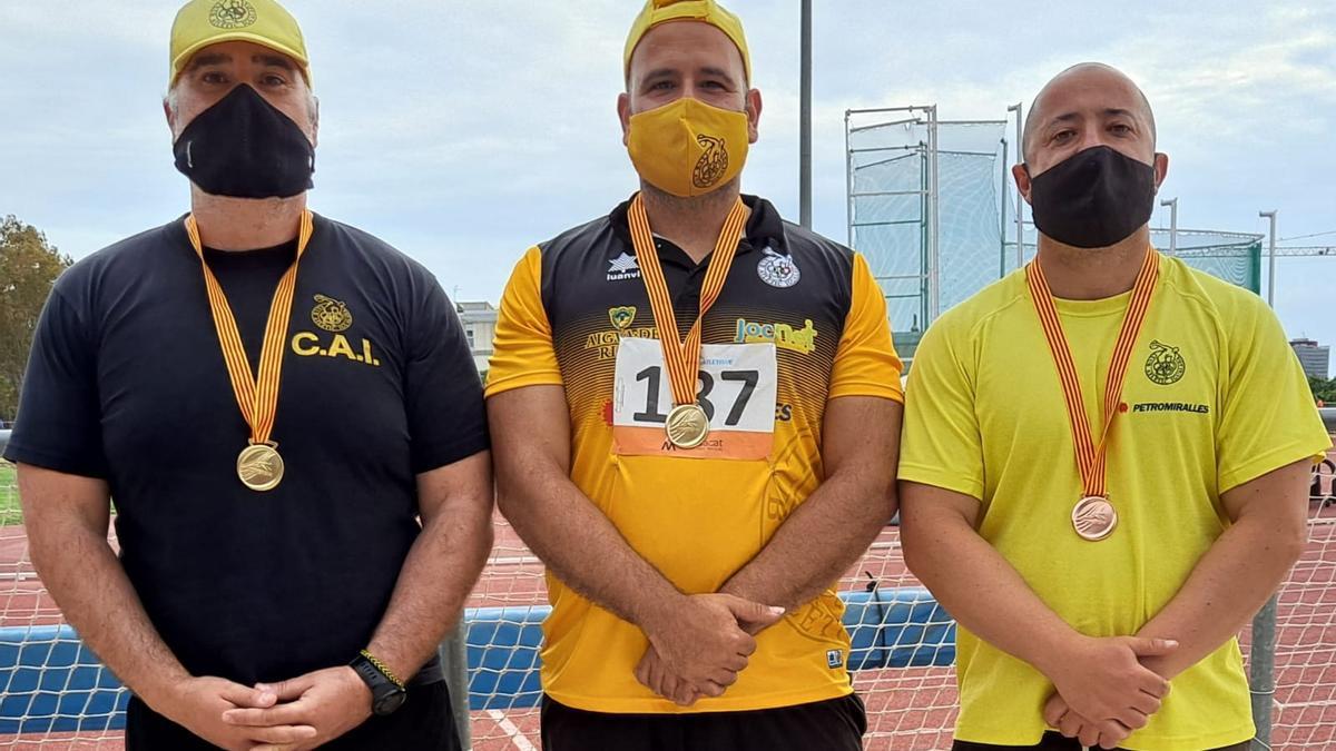 Atletes del Petromiralles-CA Igualada als Campionats de Catalunya màster, al Serrahima de Barcelona