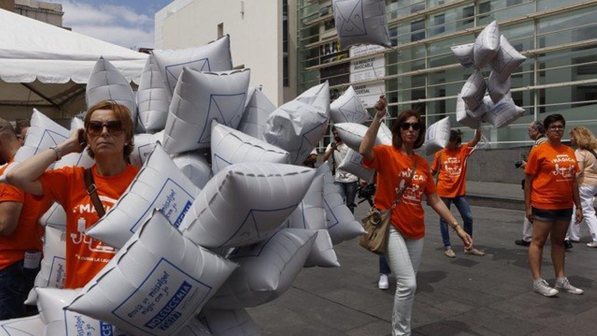 Representación de la 'Máquina Mágica' por enfermos de leucemia y sus familias